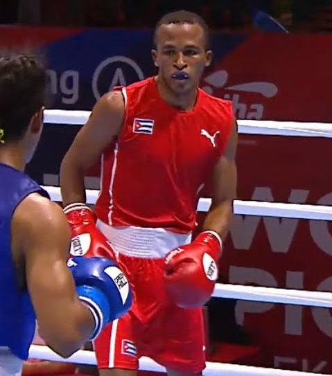 Альварес Ласаро