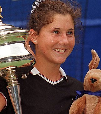 Селеш Моника