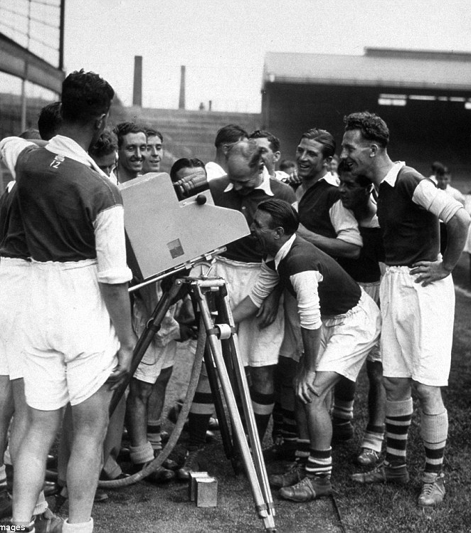 Первый футбол по телевизору