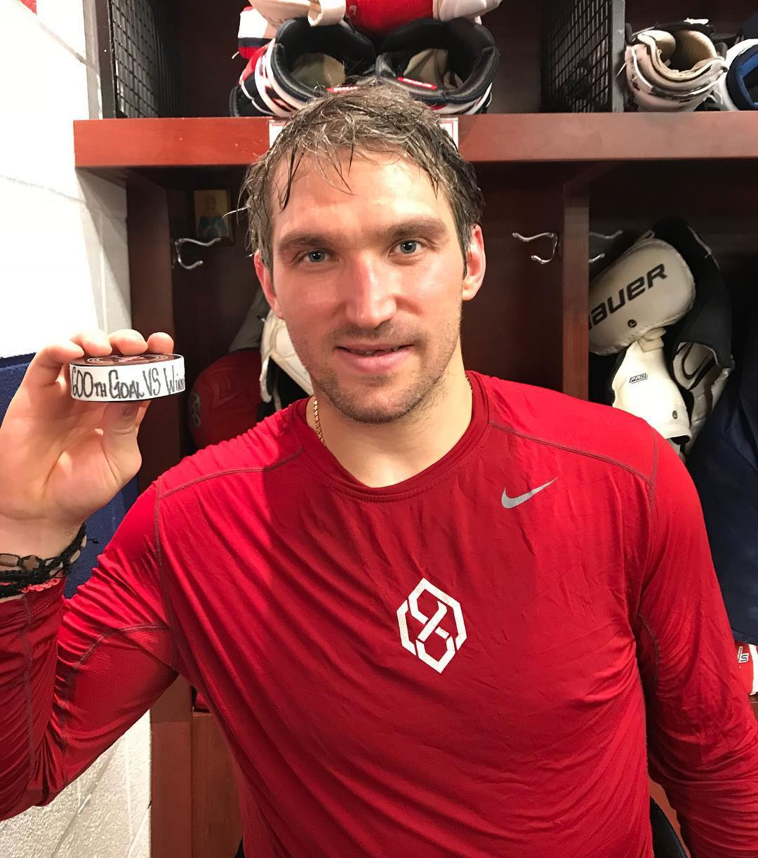 Овечкин отступил на два шага